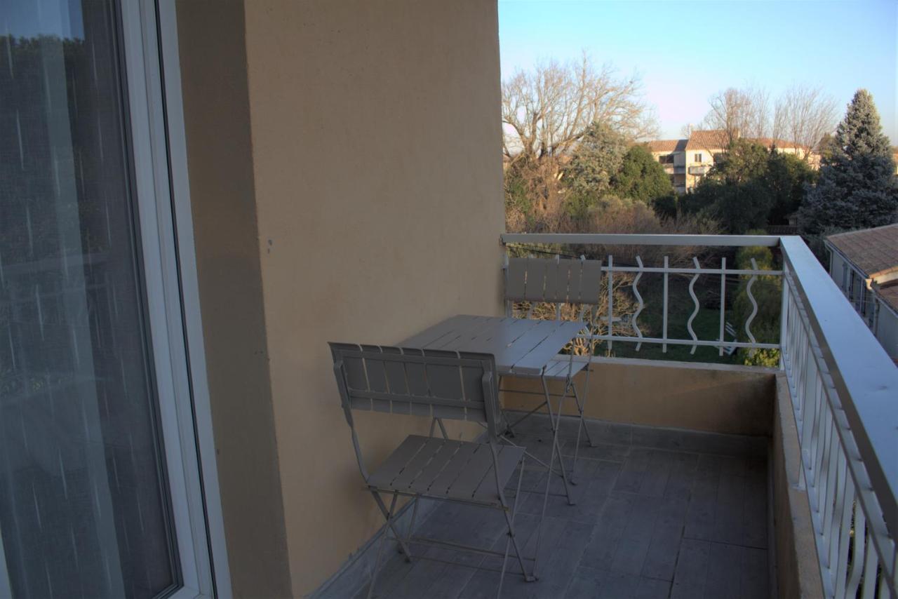 Logis Hotel Le Clement V Roquemaure  Exterior photo