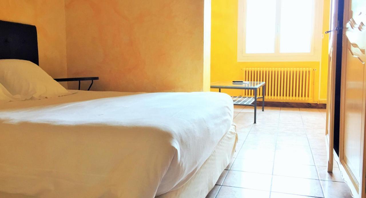 Logis Hotel Le Clement V Roquemaure  Exterior photo