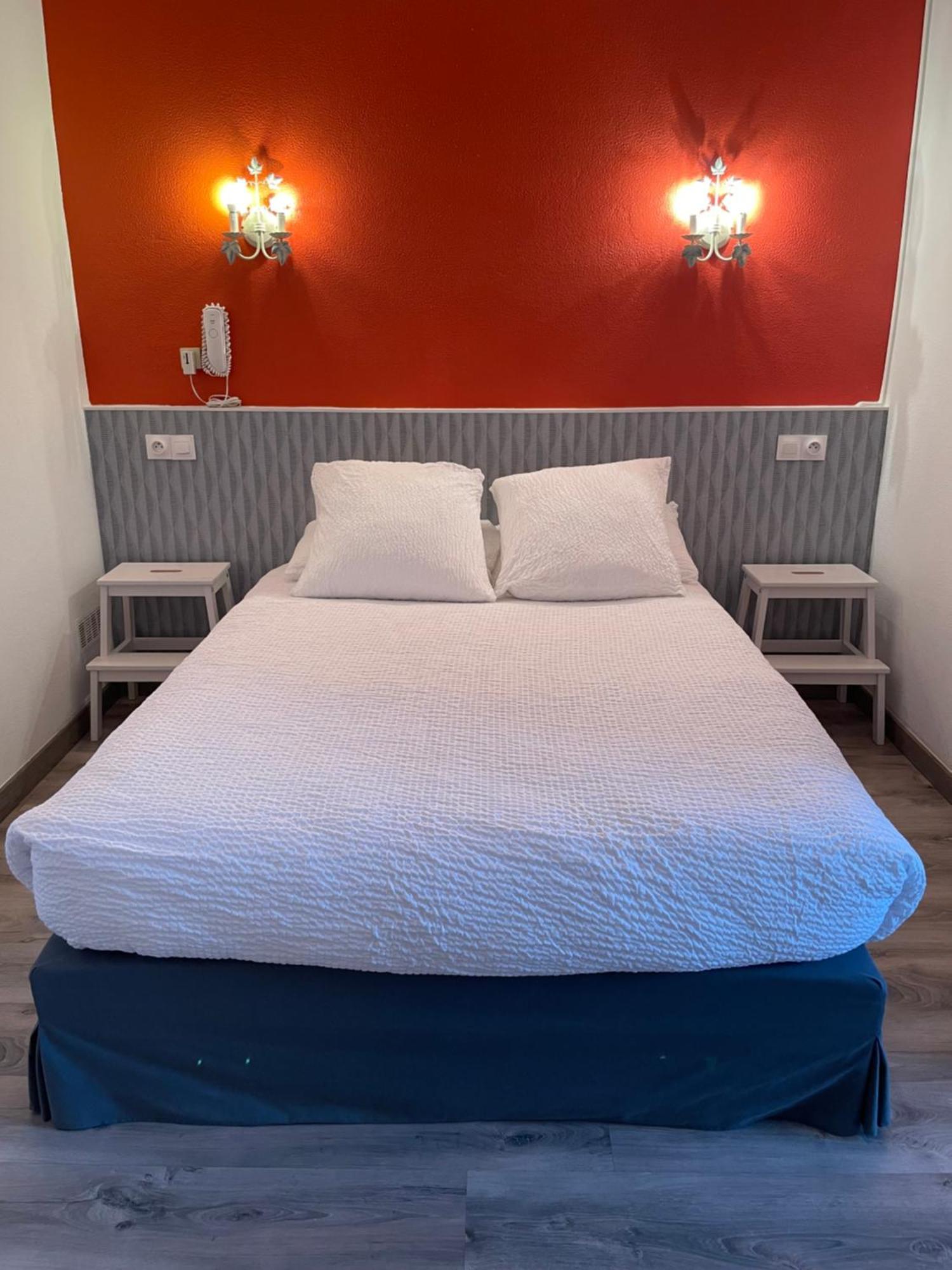 Logis Hotel Le Clement V Roquemaure  Exterior photo